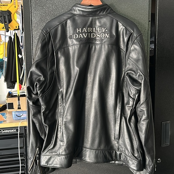 Harley Davidson Leather Brand new pd $600 at CC Harley beautiful heavy leather - Picture 2 of 5